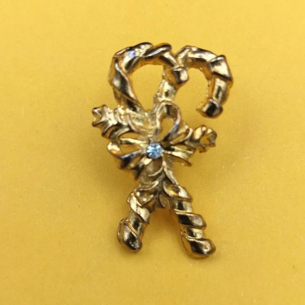 Vintage Gold Tone Candy Cane Bow Brooch Pin Clear Rhinestone Holiday Christmas
